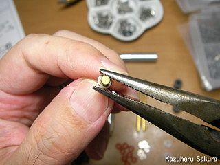 Axial(アキシャル)・SCX10・ジープ ラングラー G6 製作記 ～ オイルダンパーの組み立て ～ Eリングの取り付け
